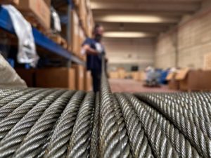 quando e preciso substituir um cabo de aco