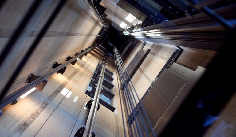 Cabo de aço para elevadores em uso